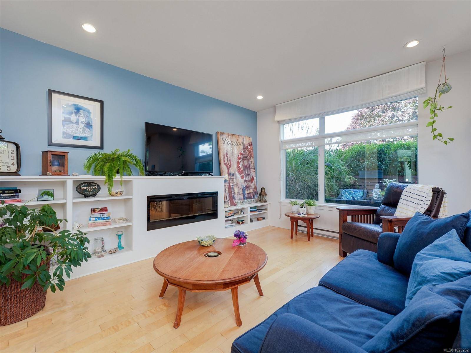 Sidney, BC V8L 2B5,2350 Henry Ave #4