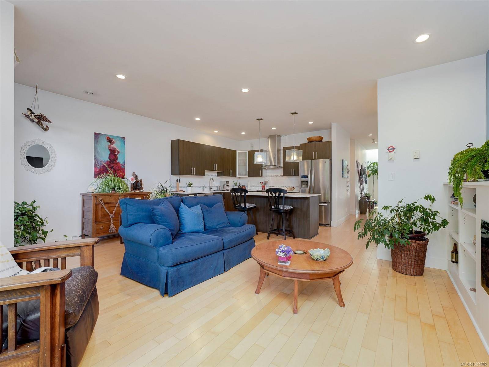 Sidney, BC V8L 2B5,2350 Henry Ave #4