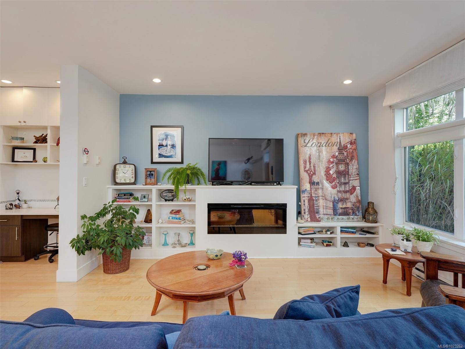 Sidney, BC V8L 2B5,2350 Henry Ave #4