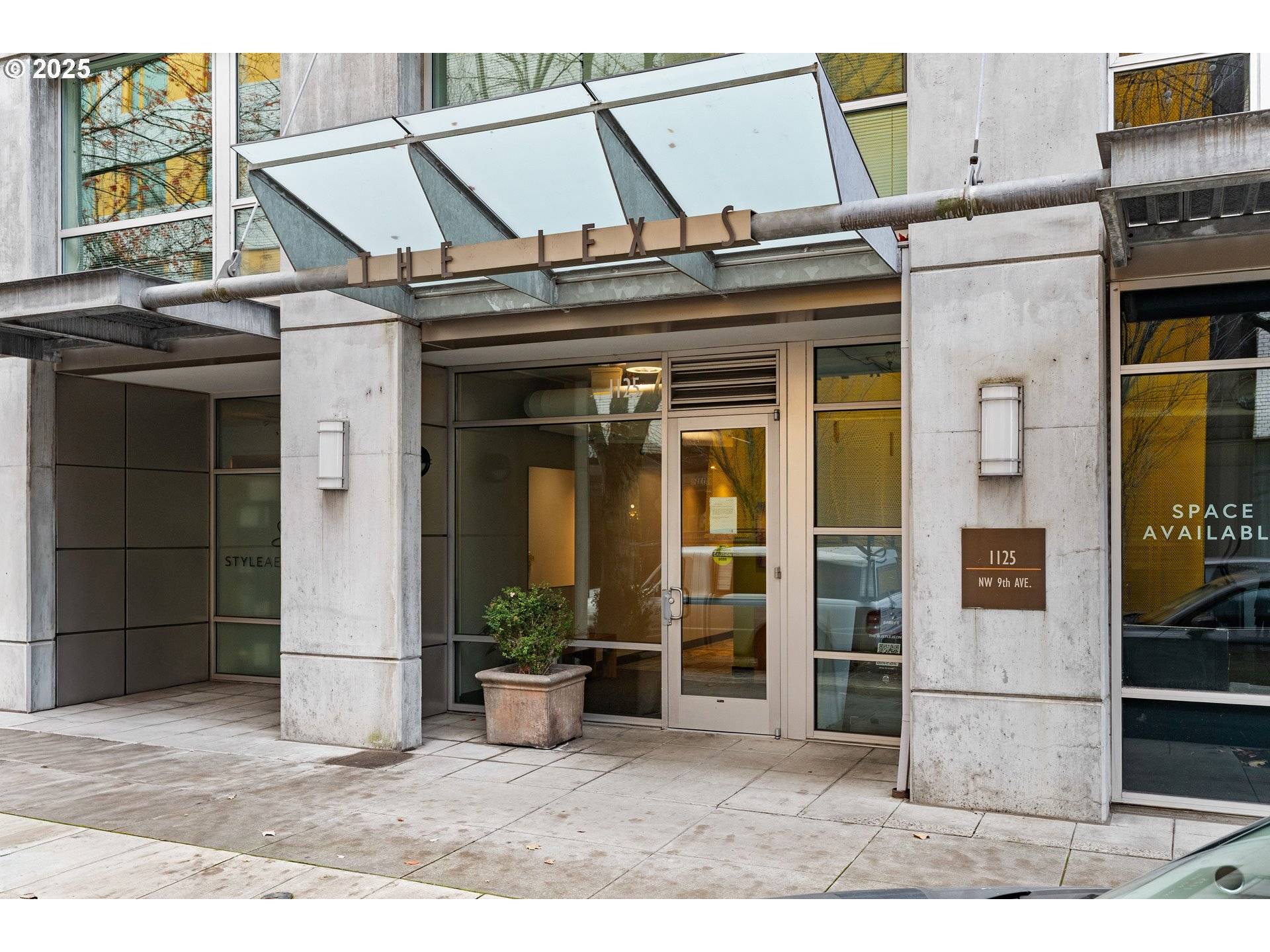 Portland, OR 97209,1125 NW 9TH AVE #517