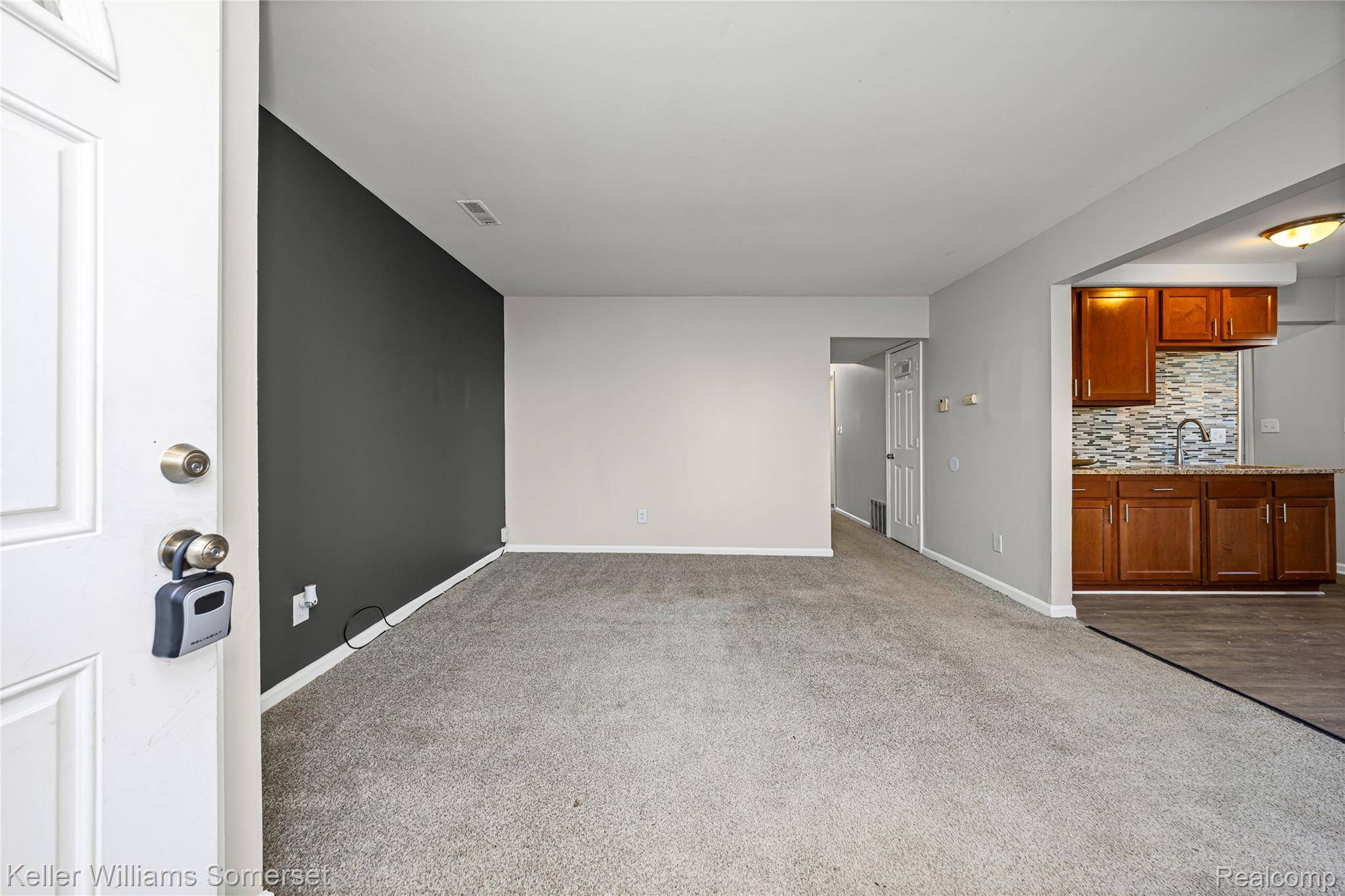 Redford, MI 48240,19215 Centralia