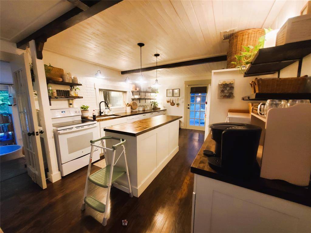 Tool, TX 75143,901 Rim of The World