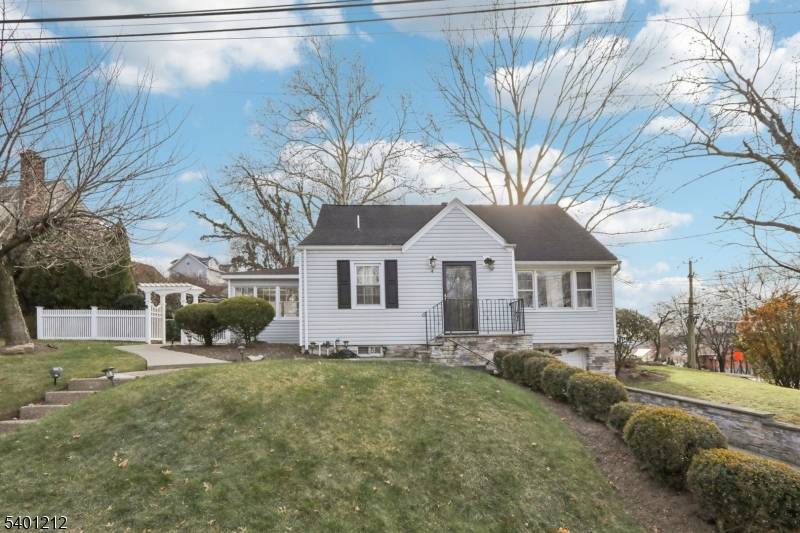 Woodland Park, NJ 07424,4 Brookview Dr