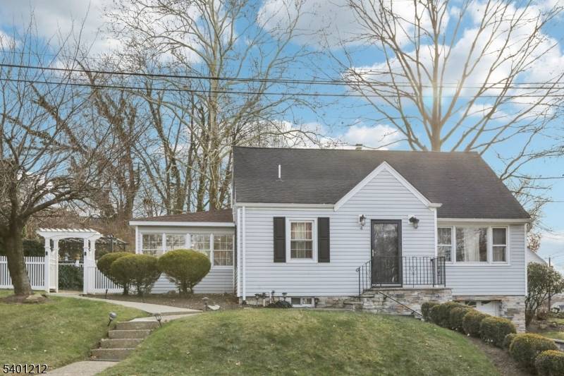 Woodland Park, NJ 07424,4 Brookview Dr