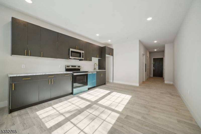 East Orange City, NJ 07017,227 N Walnut St #415