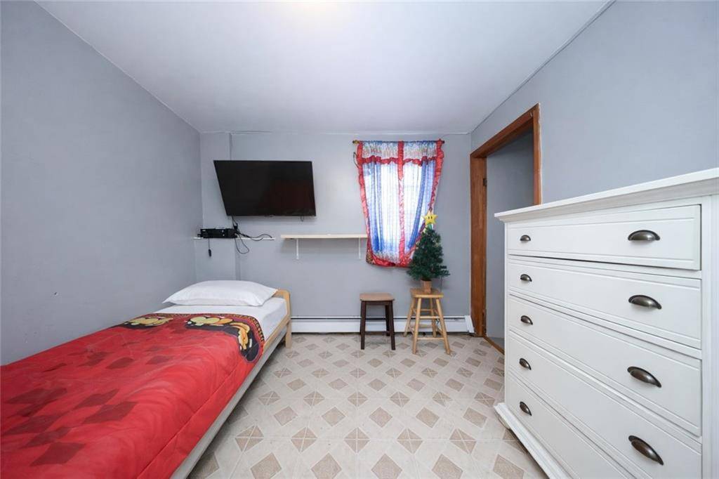 Staten  Island, NY 10305,132 Saint Marys AVE