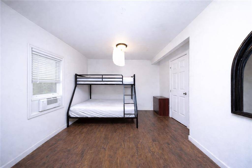 Staten  Island, NY 10305,132 Saint Marys AVE