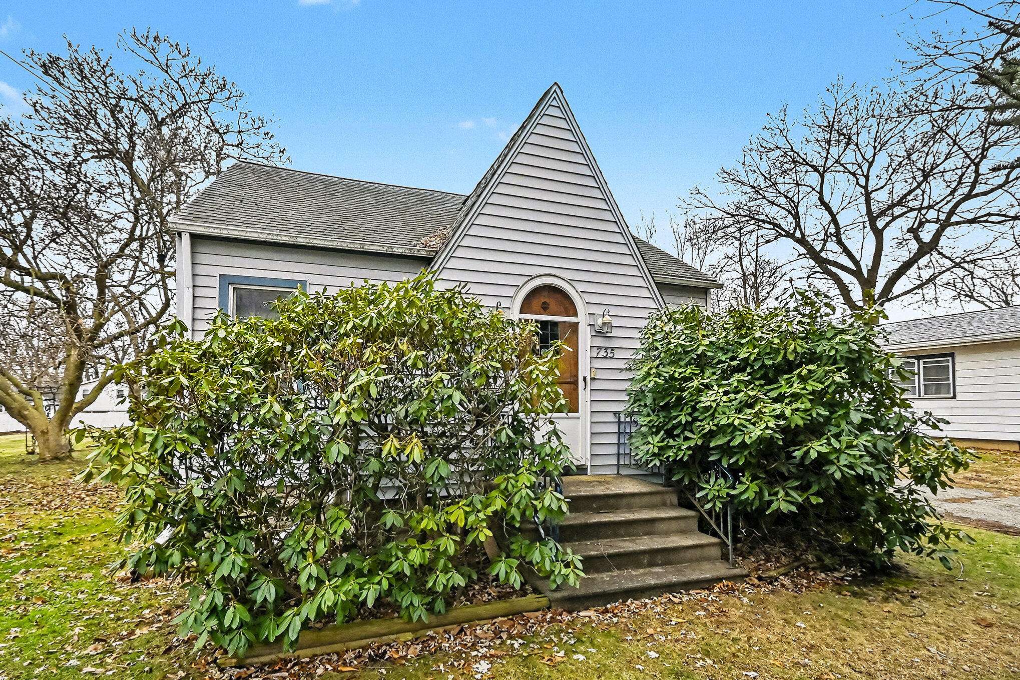 Jackson, MI 49202,735 Royal DR