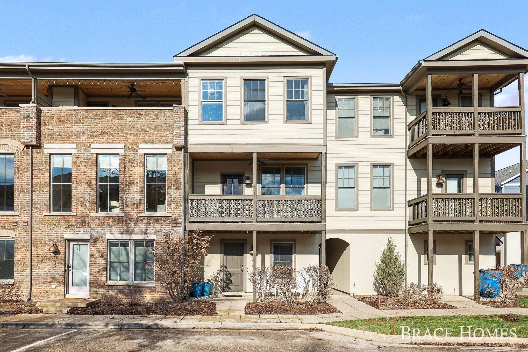 Grand Rapids, MI 49525,2074 Celadon DR NE