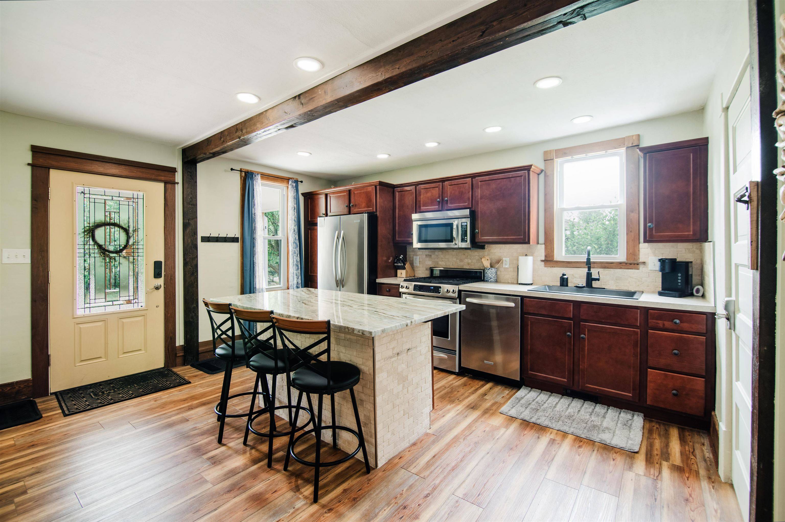 Charlevoix, MI 49720,08623 Mercer