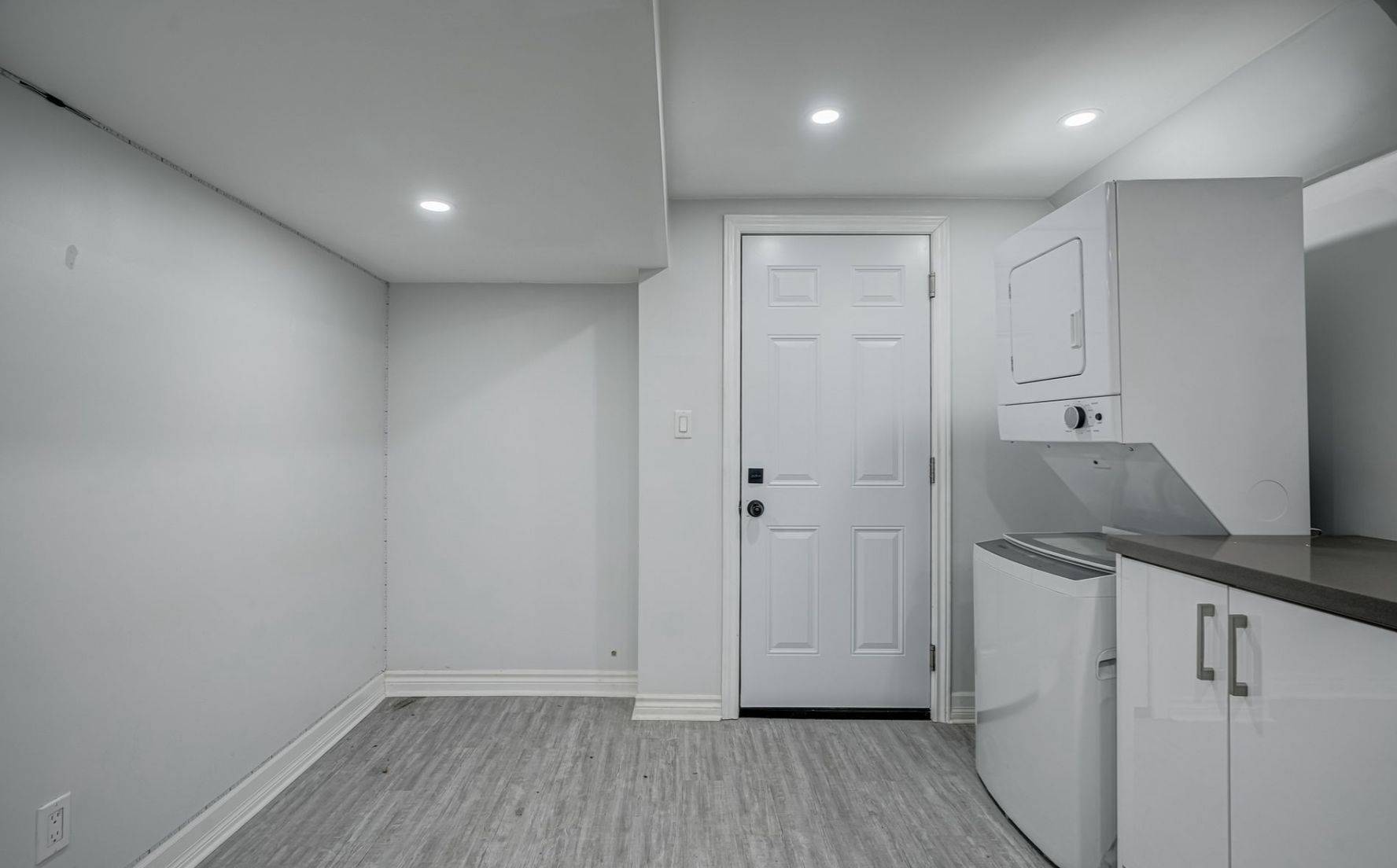 Toronto C01, ON M6K 2M4,260 Lisgar ST #L2