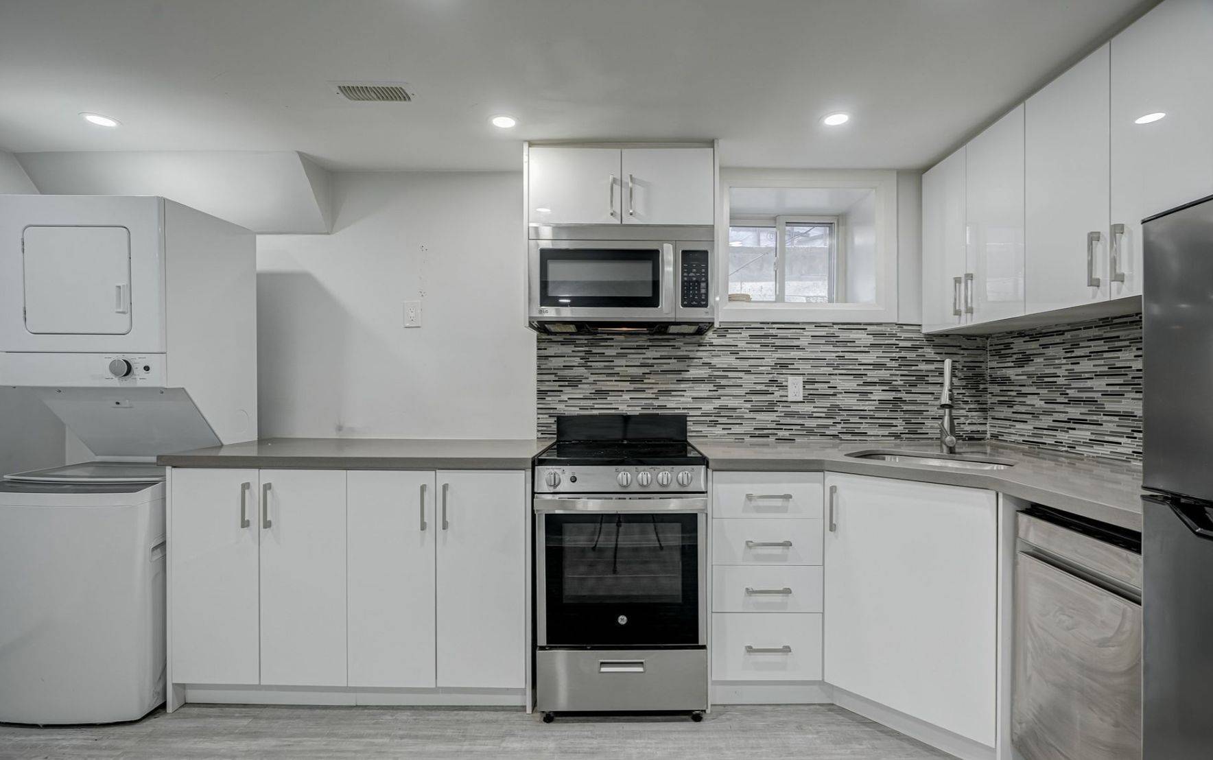 Toronto C01, ON M6K 2M4,260 Lisgar ST #L2