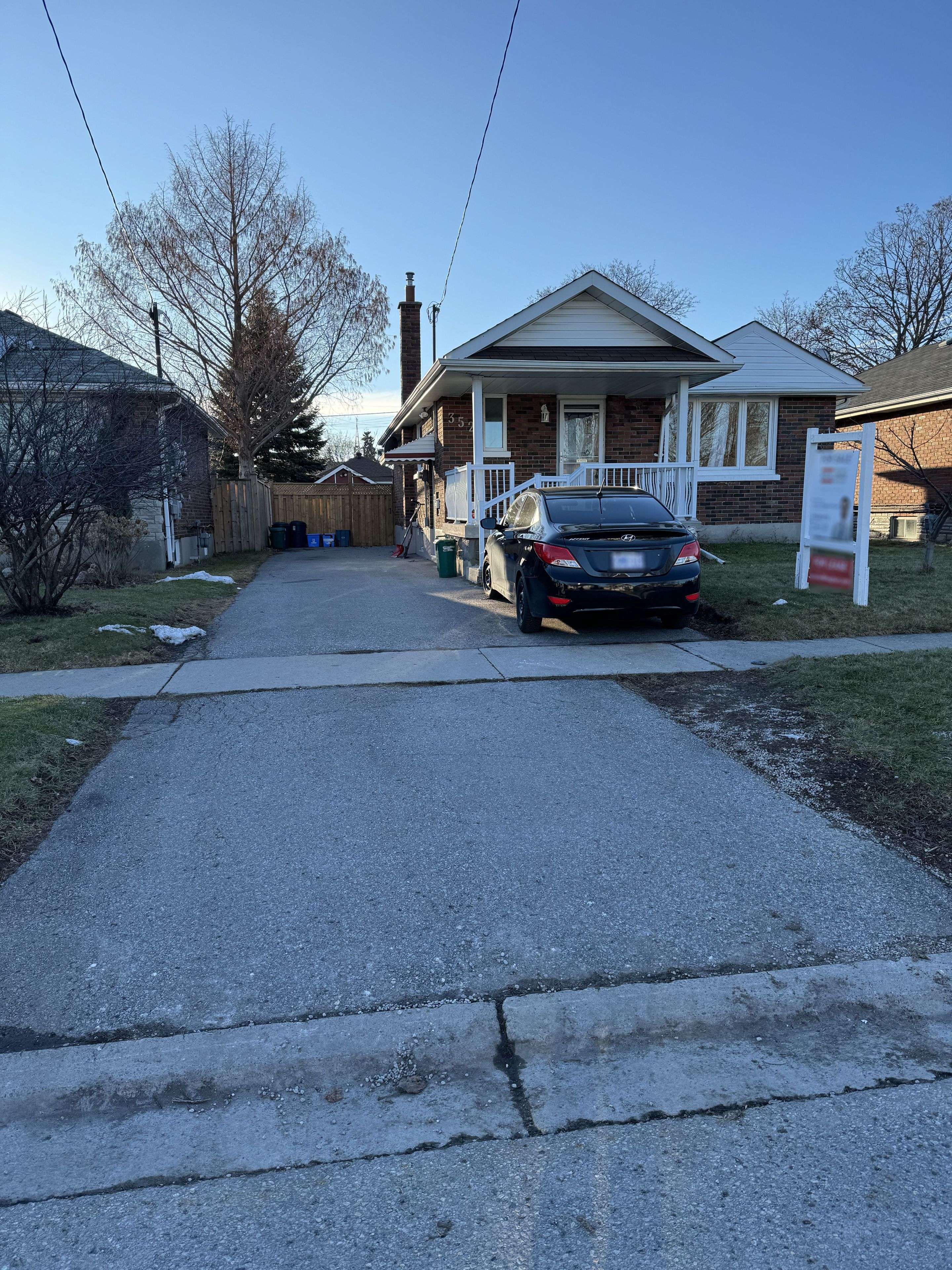 Oshawa, ON L1H 6B3,352 Highland AVE #Bsmt
