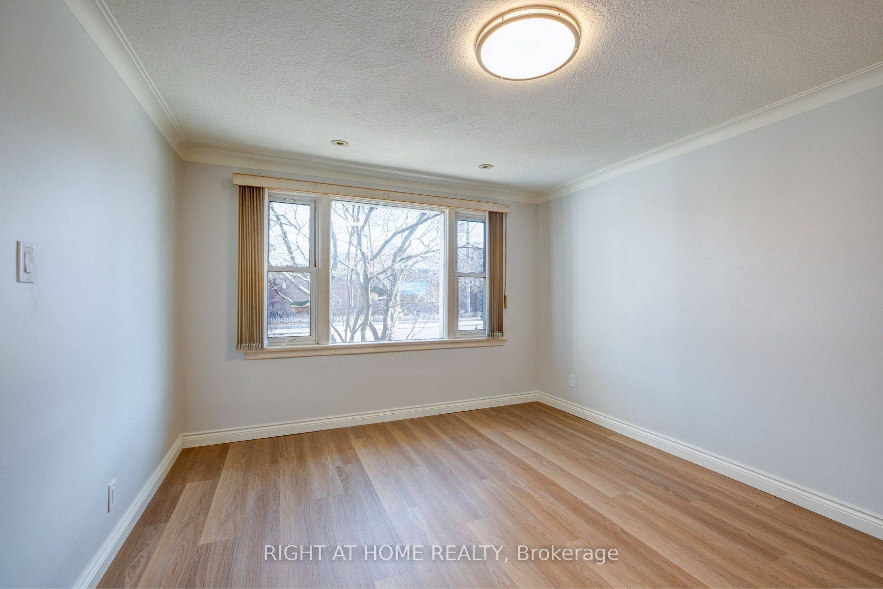 Toronto E03, ON M4C 3G3,952 Coxwell AVE #Main