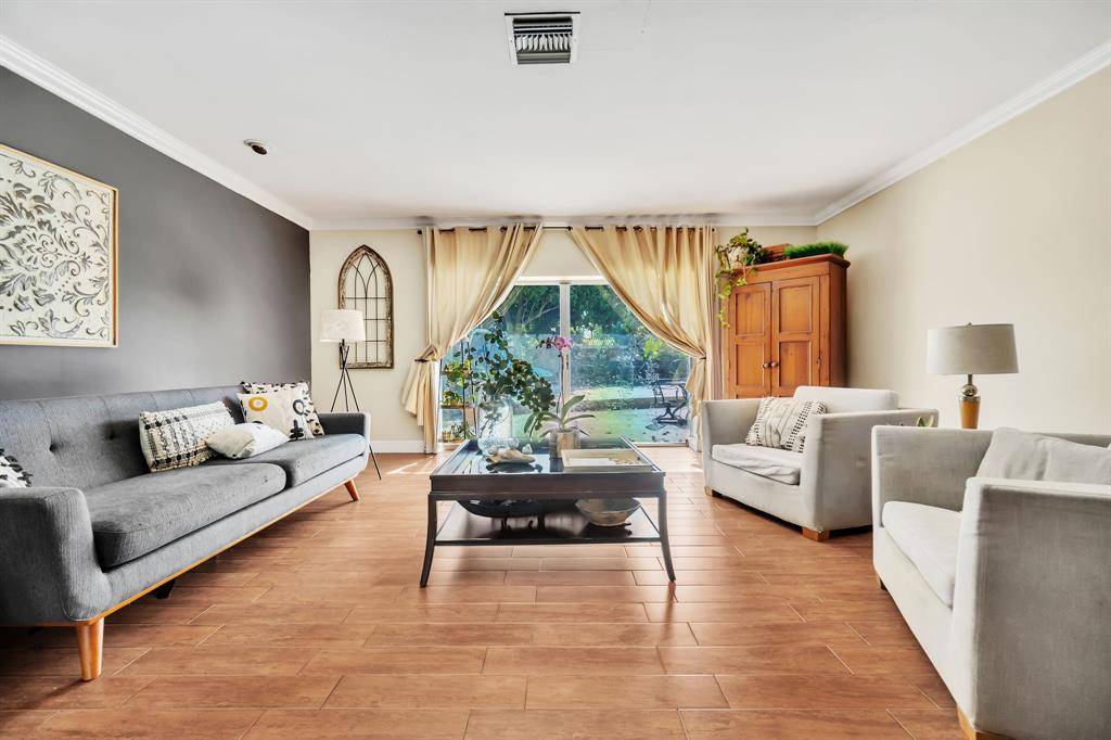 Hollywood, FL 33021,4734 Jefferson St