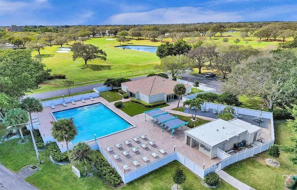 Davie, FL 33328,3001 W Rolling Hills Cir #608