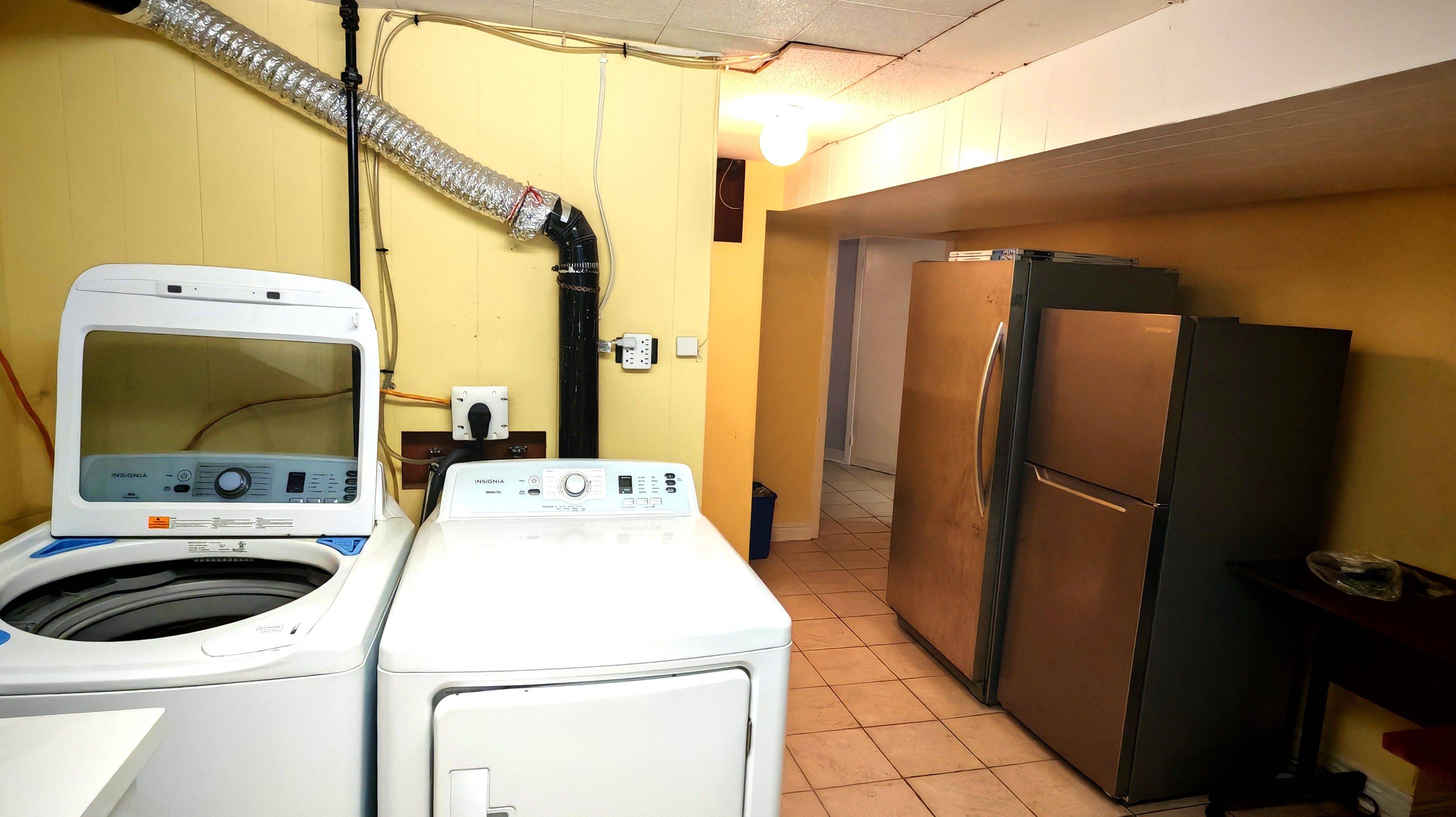 Richmond Hill, ON L4C 2E5,27 Sussex AVE #Basement