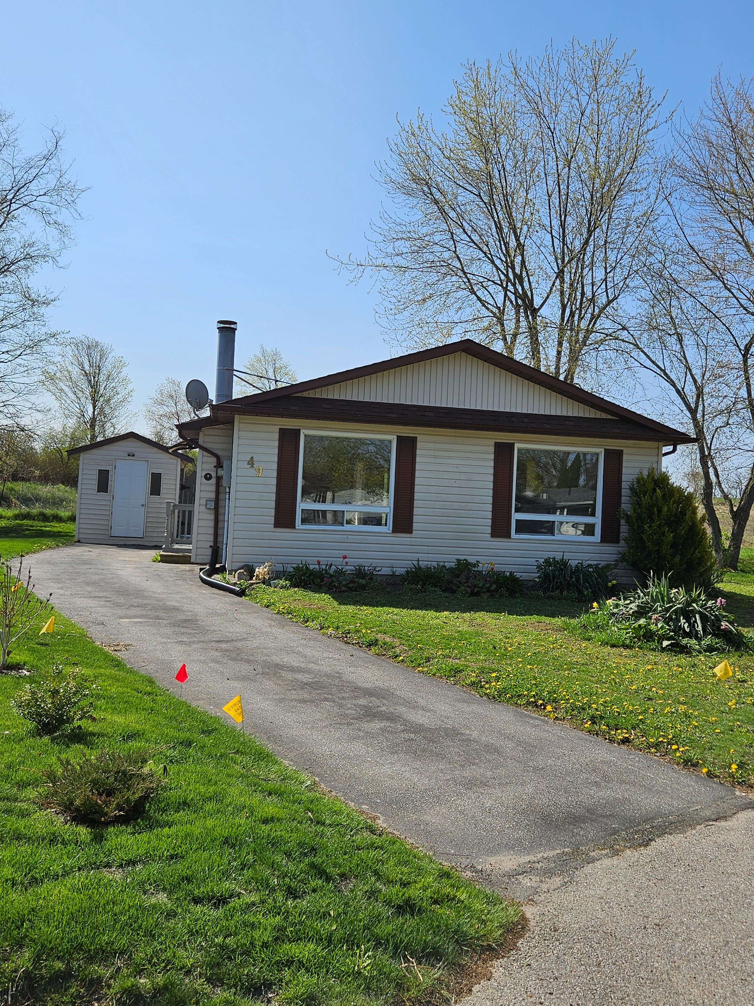 Innisfil, ON L0L 1L0,49 ROYAL OAK DR