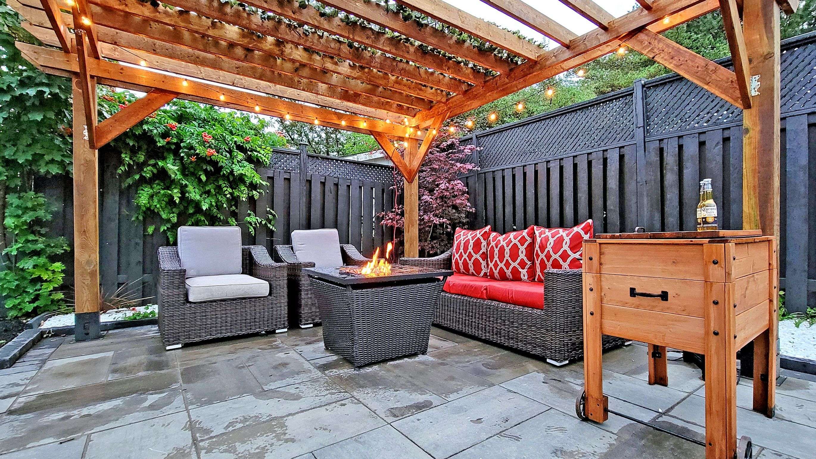 Aurora, ON L4G 3A7,27 Hill DR