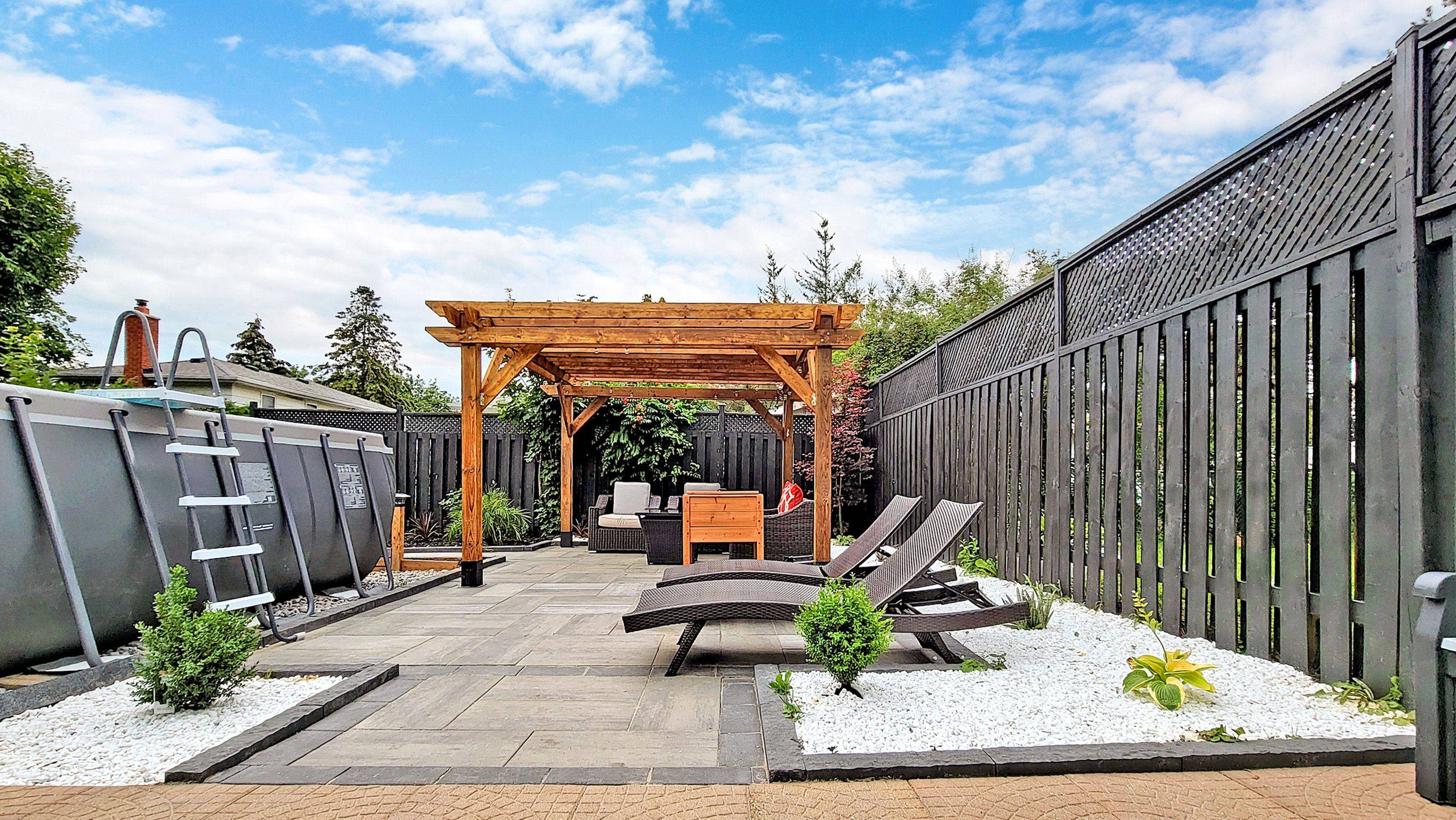 Aurora, ON L4G 3A7,27 Hill DR