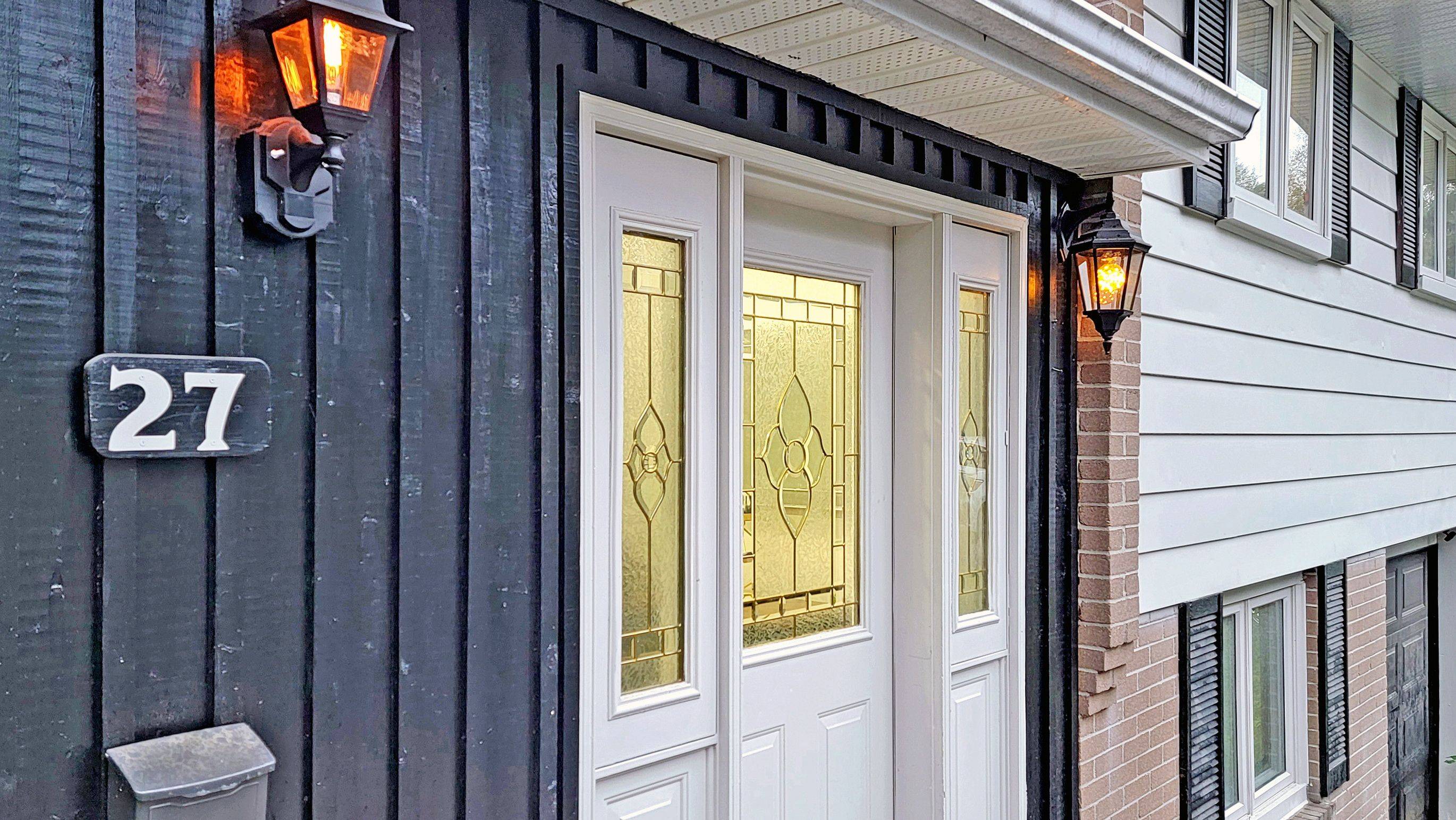 Aurora, ON L4G 3A7,27 Hill DR