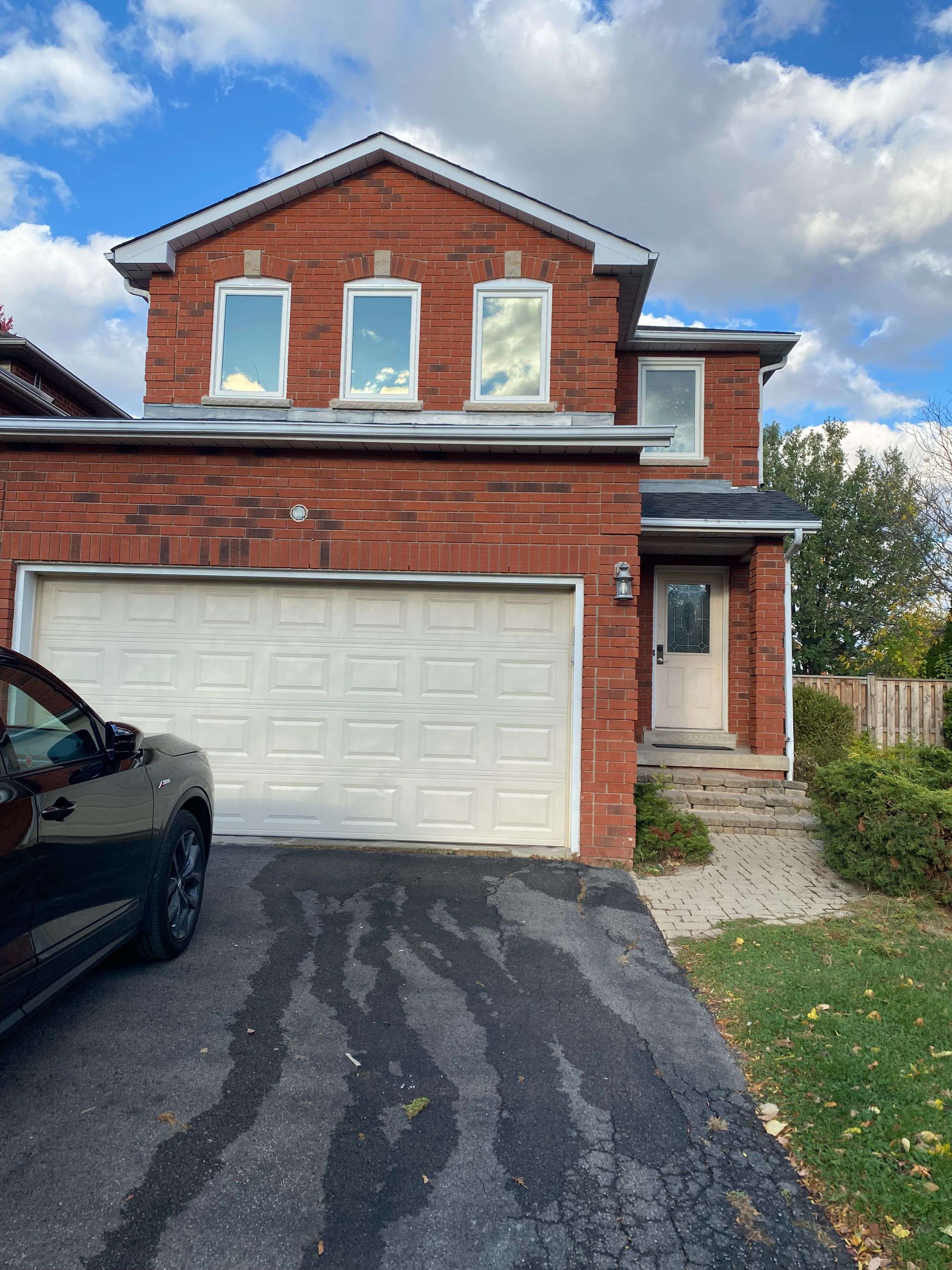 Mississauga, ON L5N 6E3,6419 Longspur RD #Basement