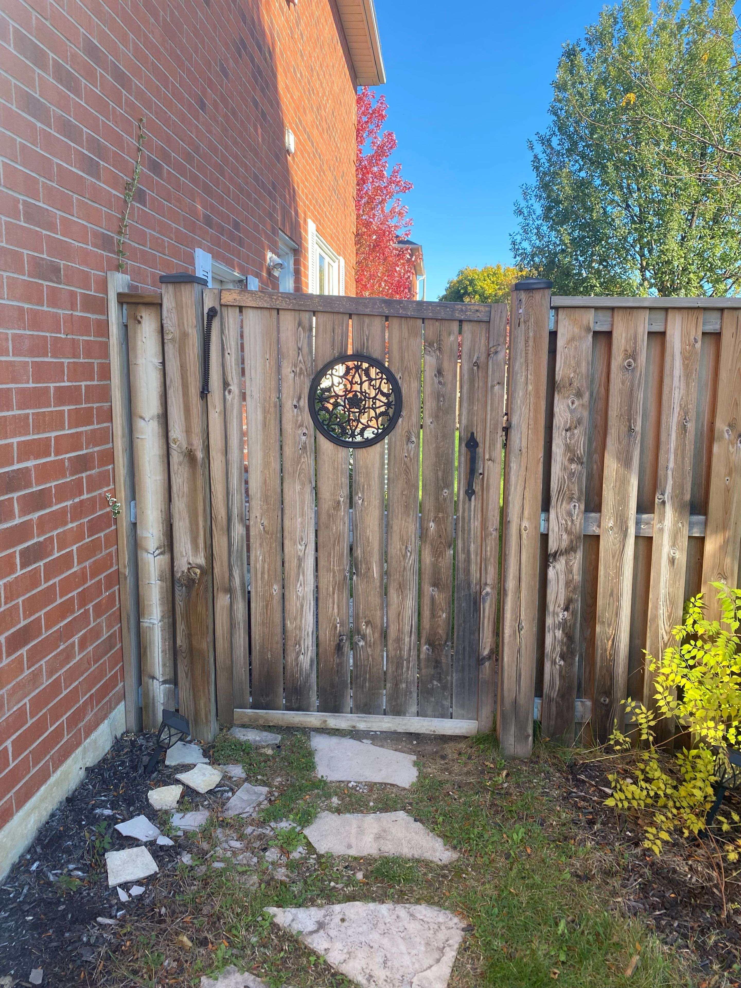 Mississauga, ON L5N 6E3,6419 Longspur RD #Basement