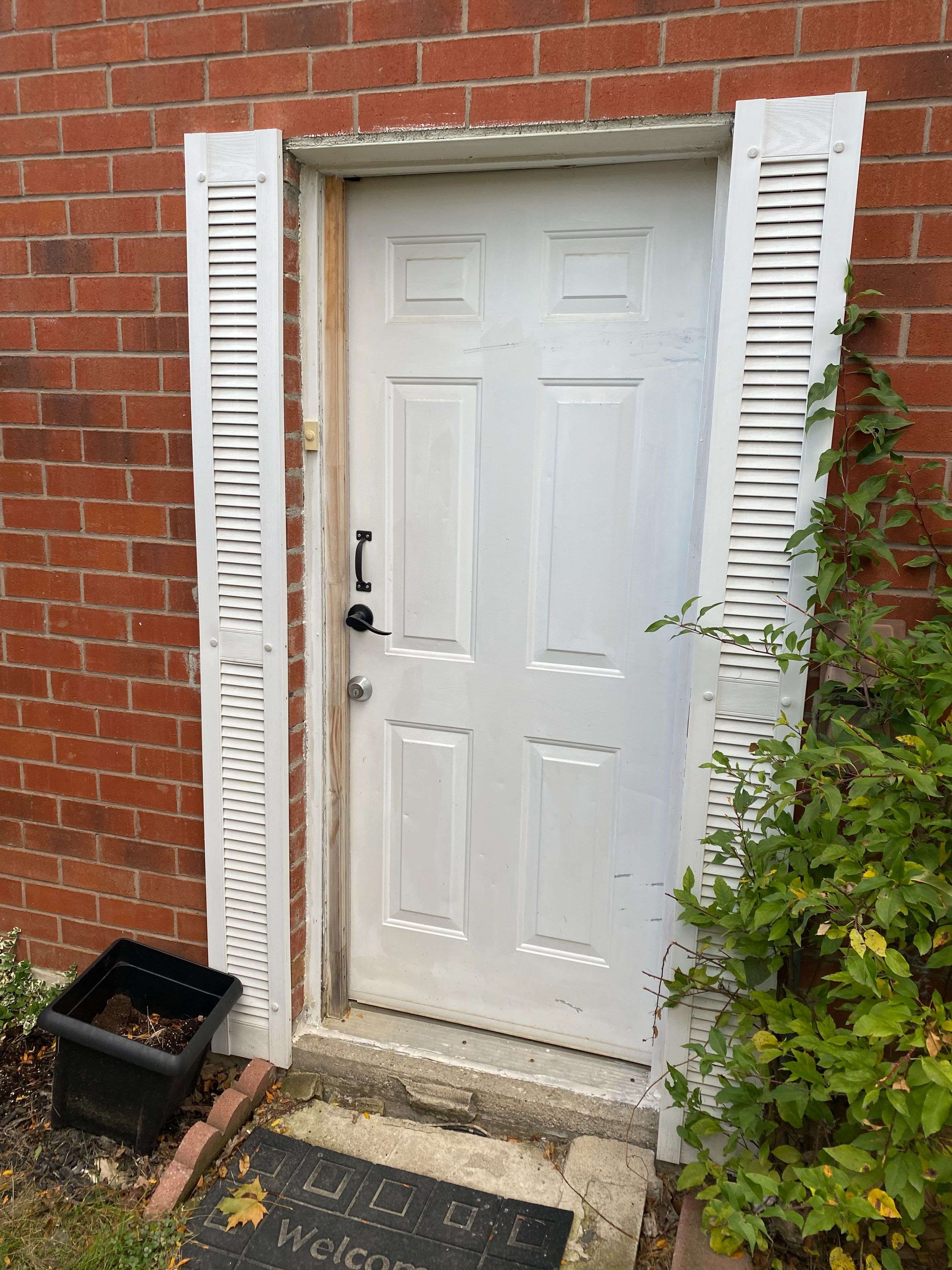 Mississauga, ON L5N 6E3,6419 Longspur RD #Basement