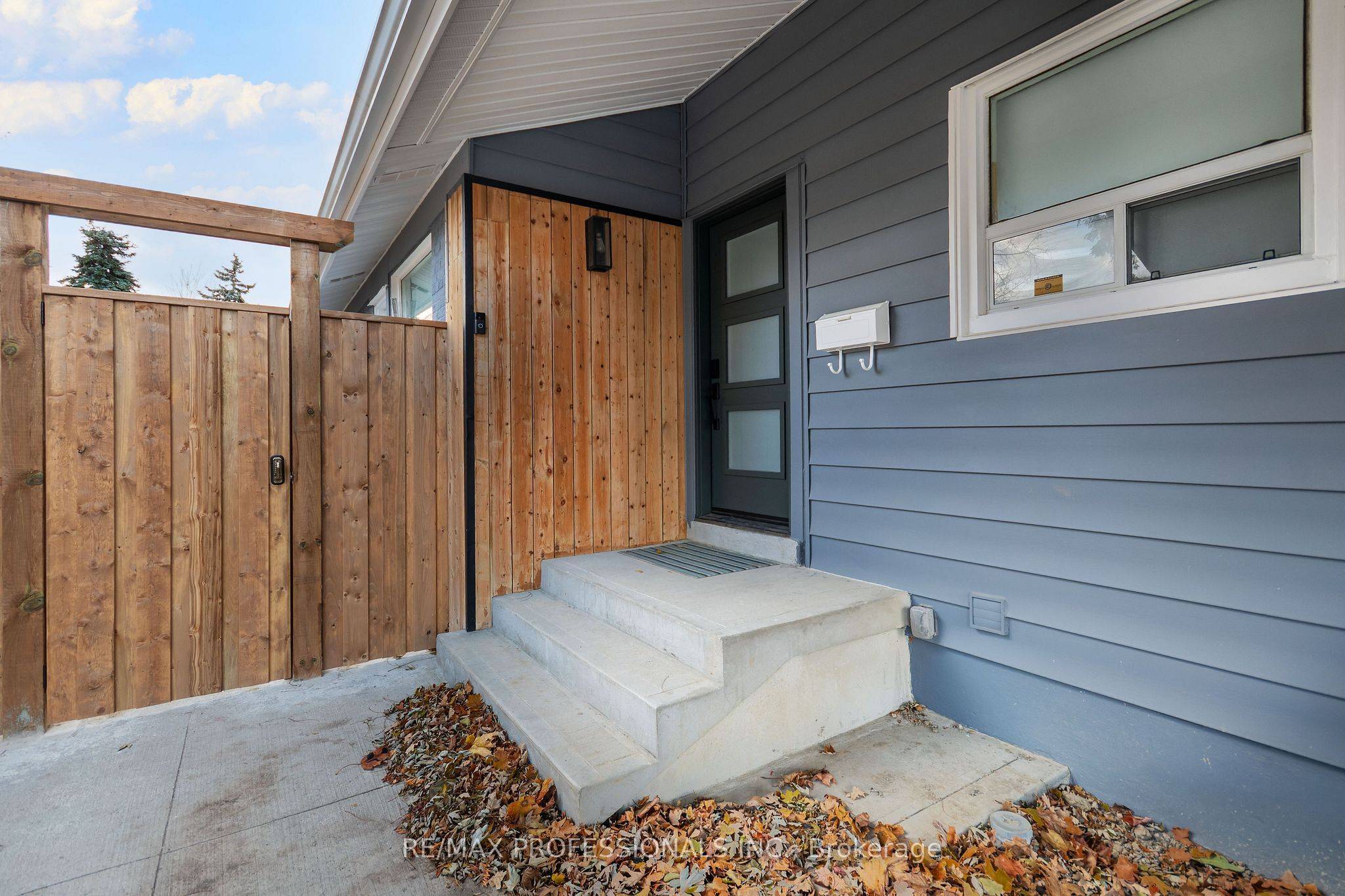 Toronto W08, ON M9C 2B5,3 Eriksdale RD