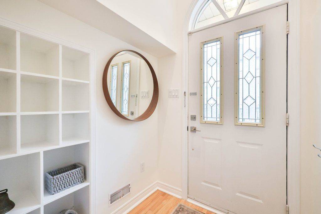 Toronto W07, ON M8Y 1E8,38 Mendota RD #6