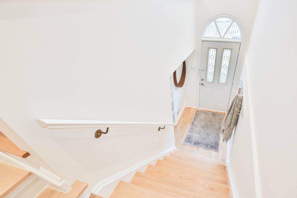 Toronto W07, ON M8Y 1E8,38 Mendota RD #6