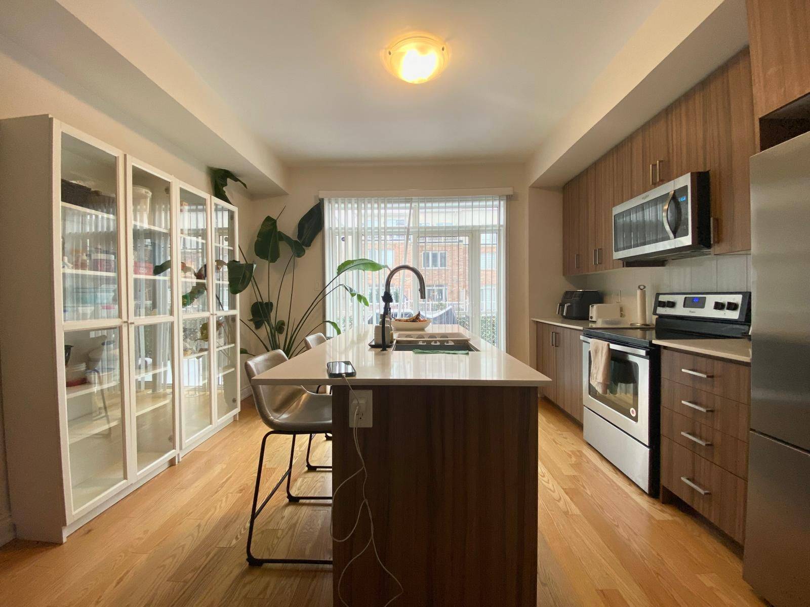 Toronto W08, ON M8Z 0E5,15 Edward Horton CRES