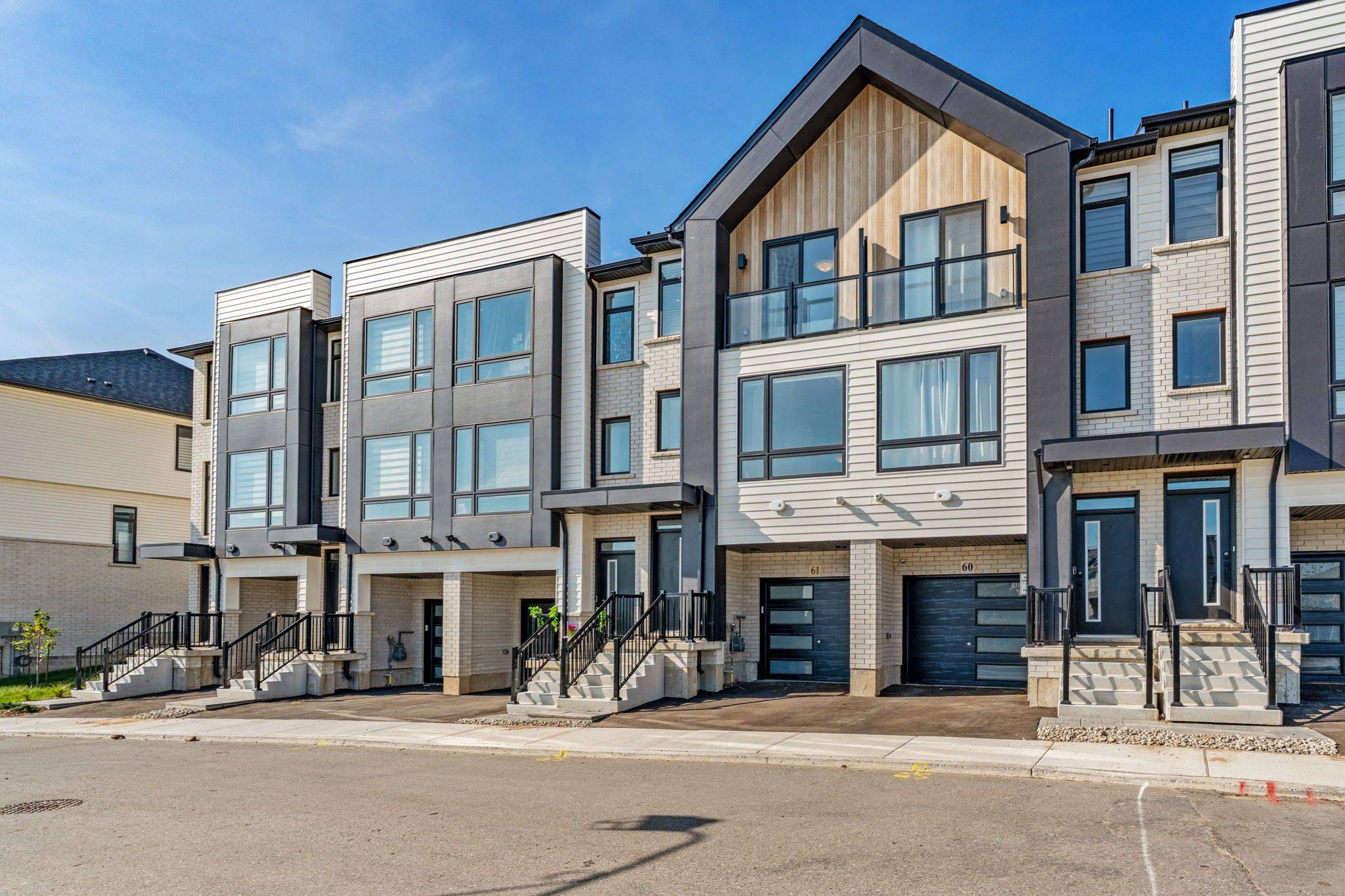 Brant, ON N3L 0N5,55 TOM BROWN DR #61