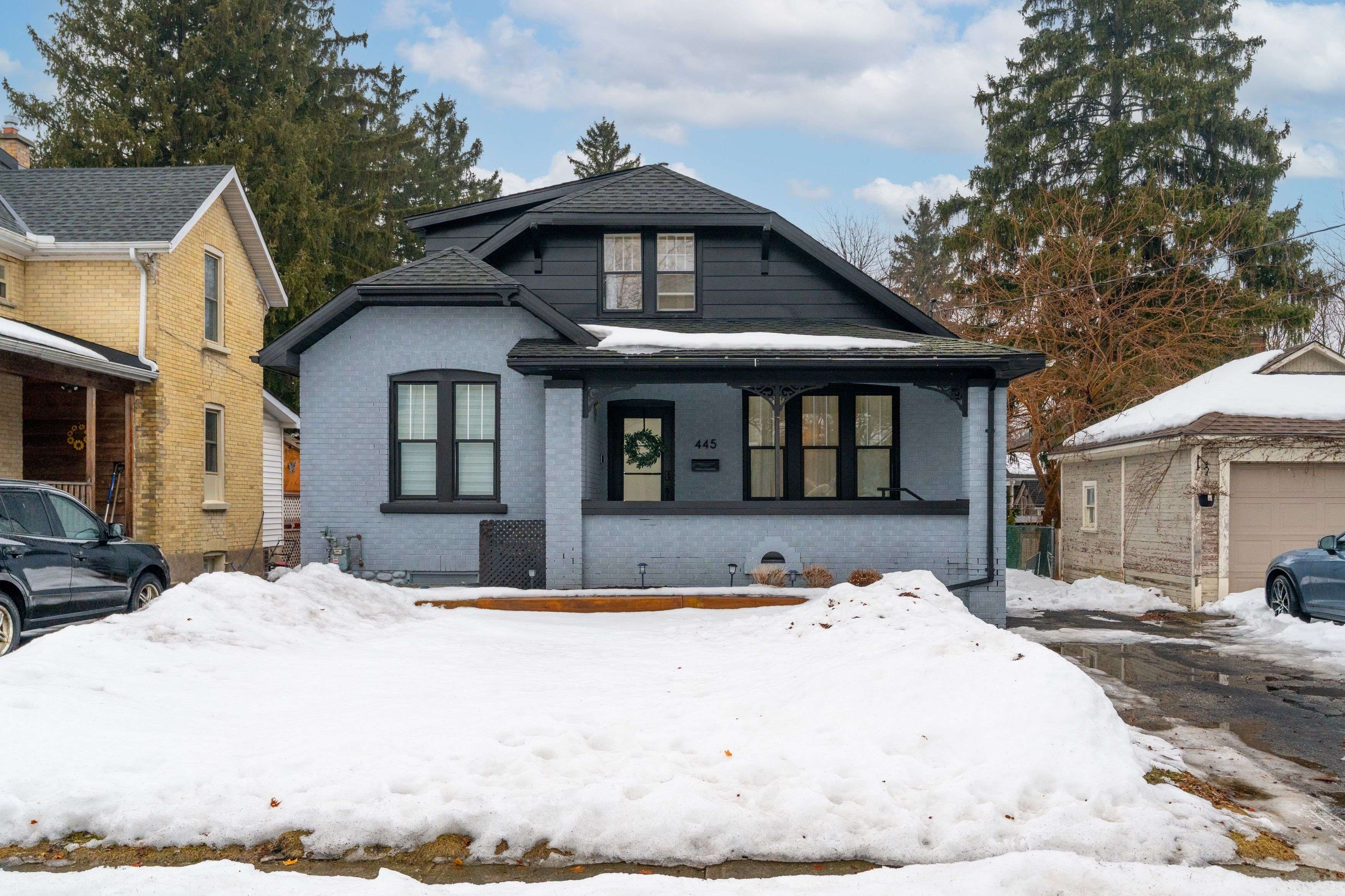 Cambridge, ON N3H 3B1,445 Moore ST