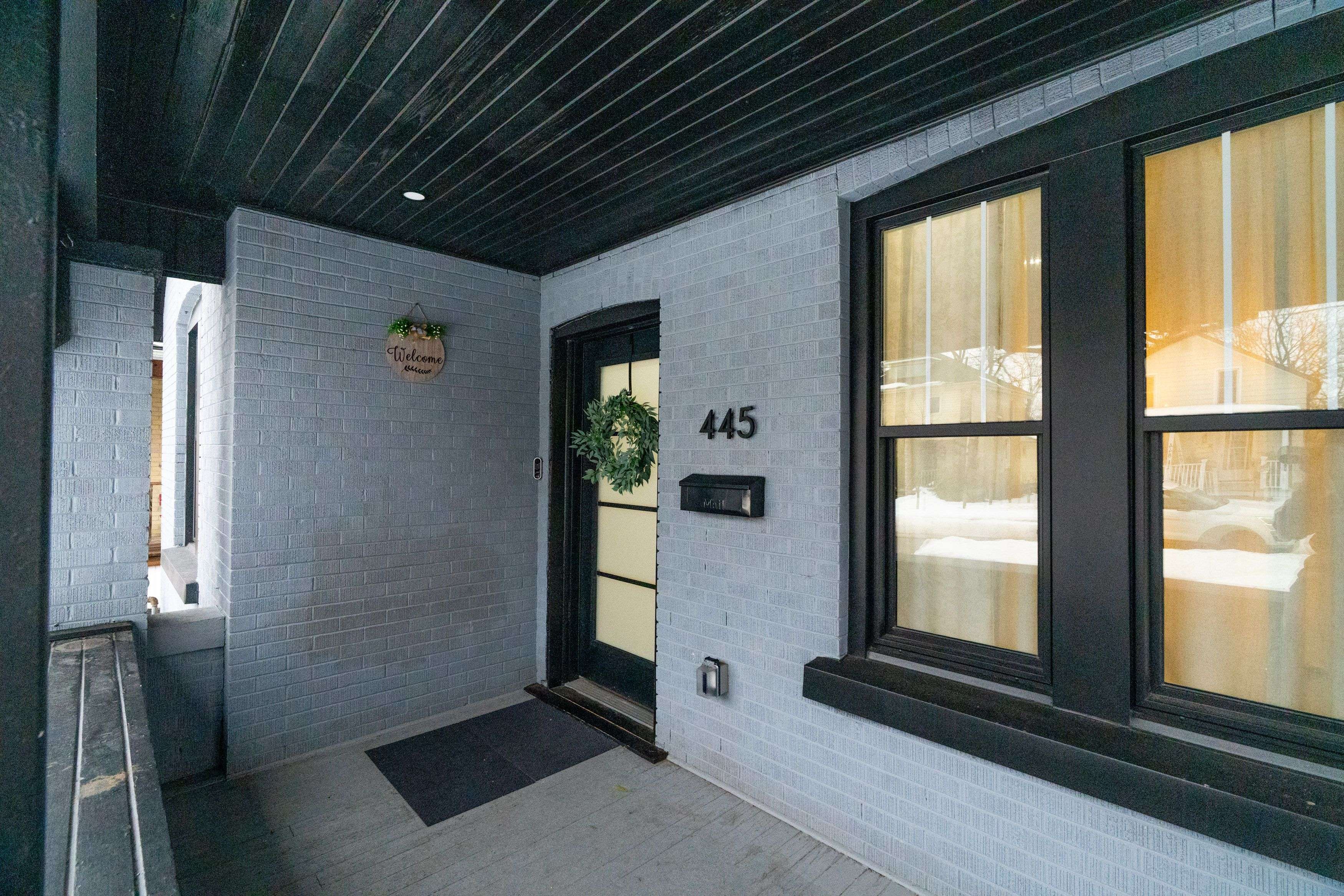 Cambridge, ON N3H 3B1,445 Moore ST