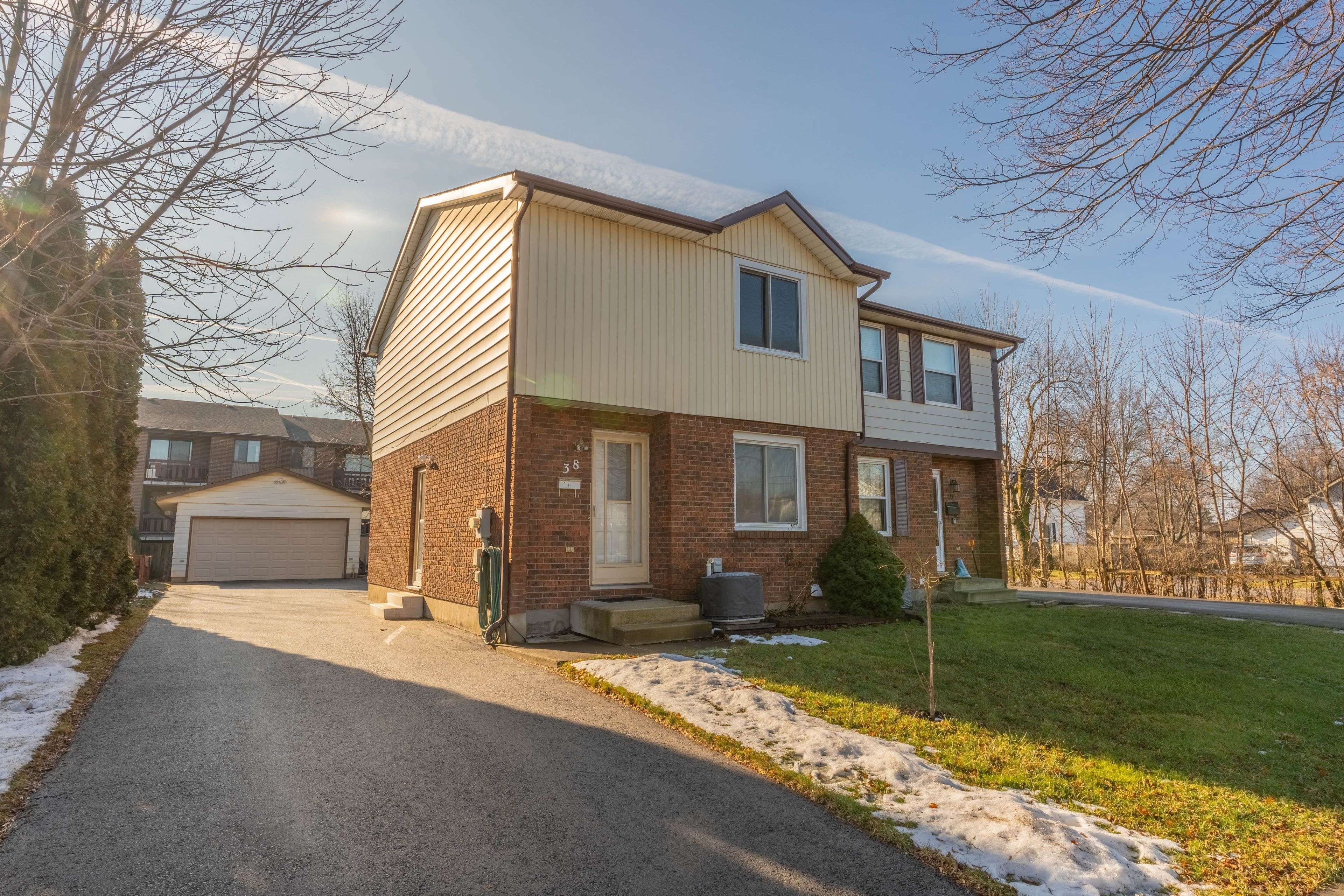 Welland, ON L3C 6A1,38 Dougherty CRES