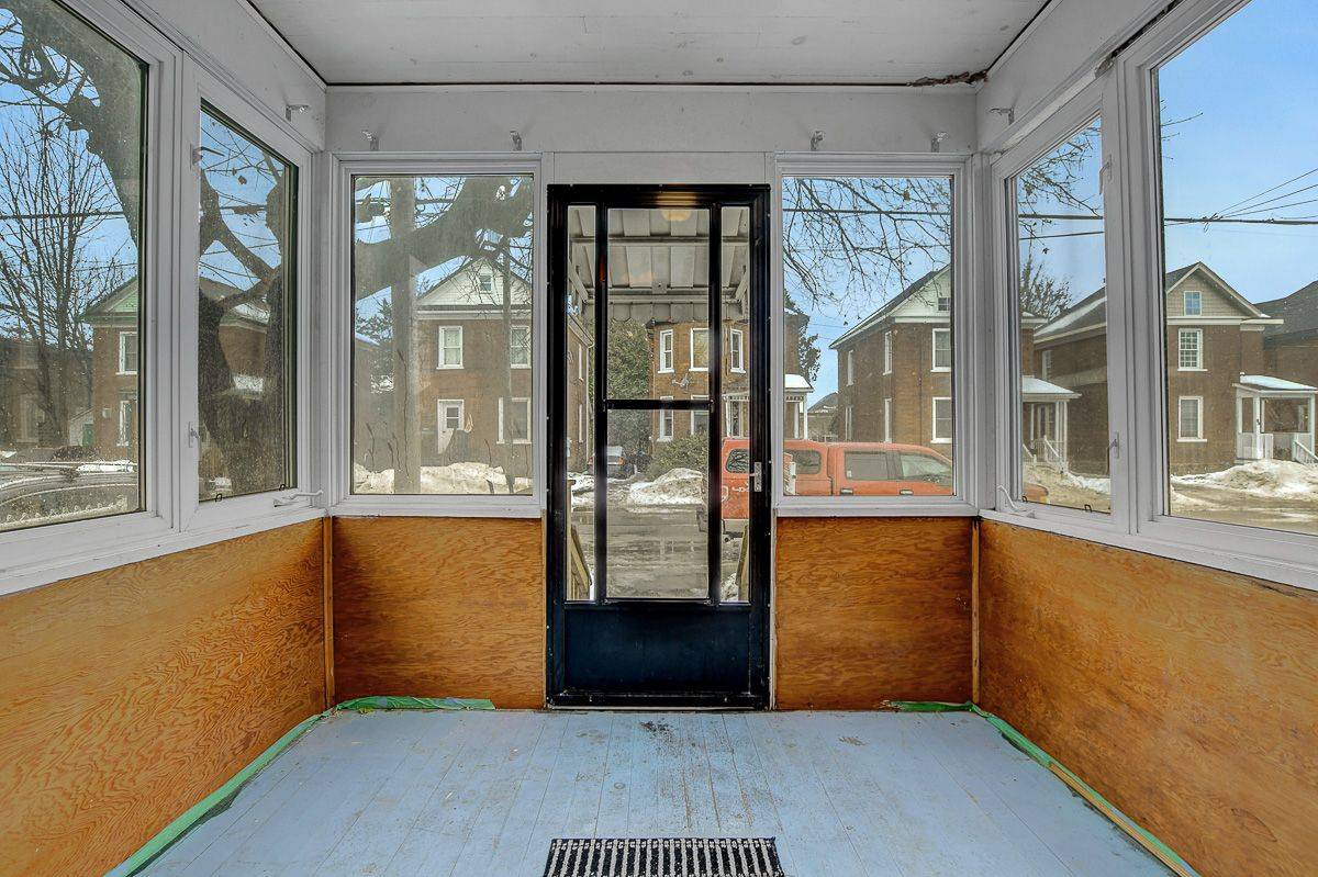 Smiths Falls, ON K7A 1G8,87 Russell ST E