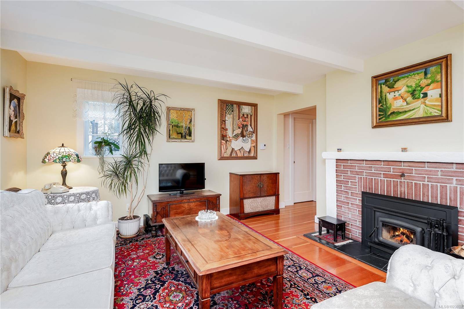 Saanich, BC V8Z 3C5,841 MANN Ave