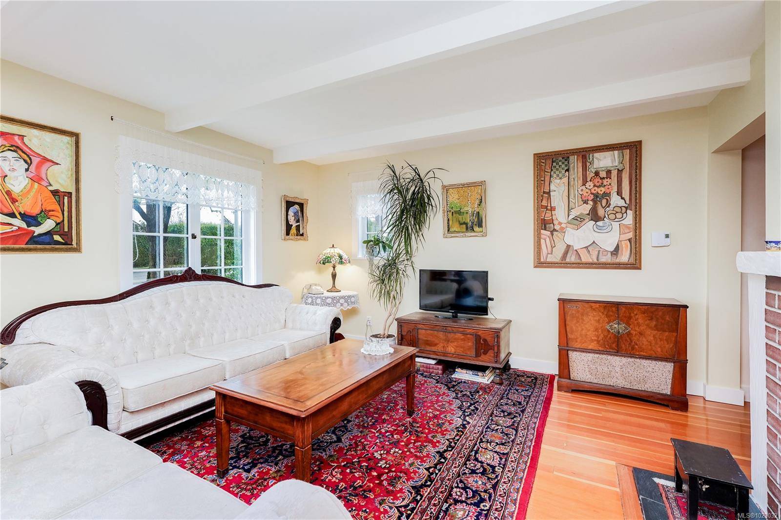 Saanich, BC V8Z 3C5,841 MANN Ave