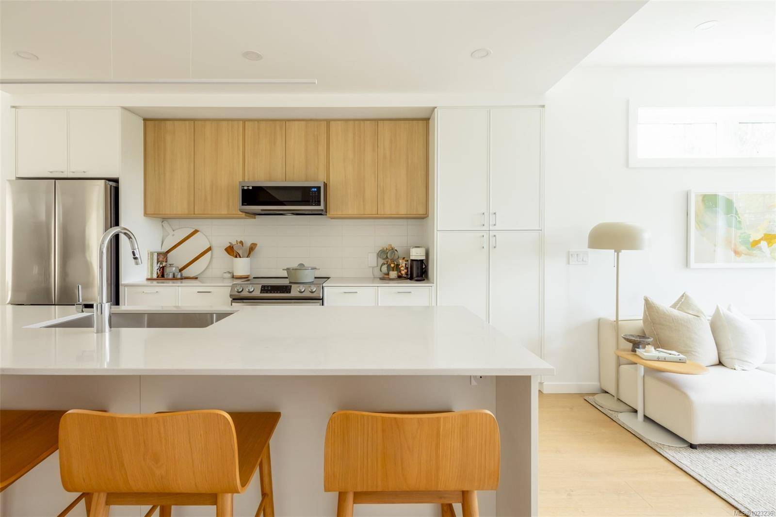 Saanich, BC V8Z 3R2,3450 Whittier Ave #TH9