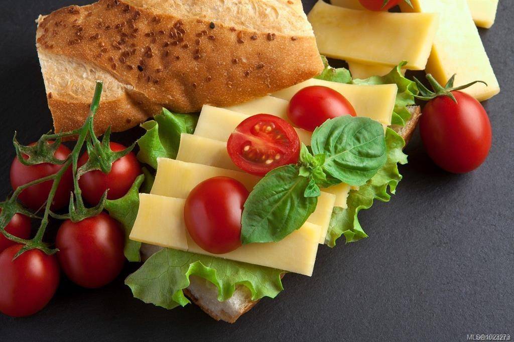 Victoria, BC V1A 1A1,000 Douglas Ave