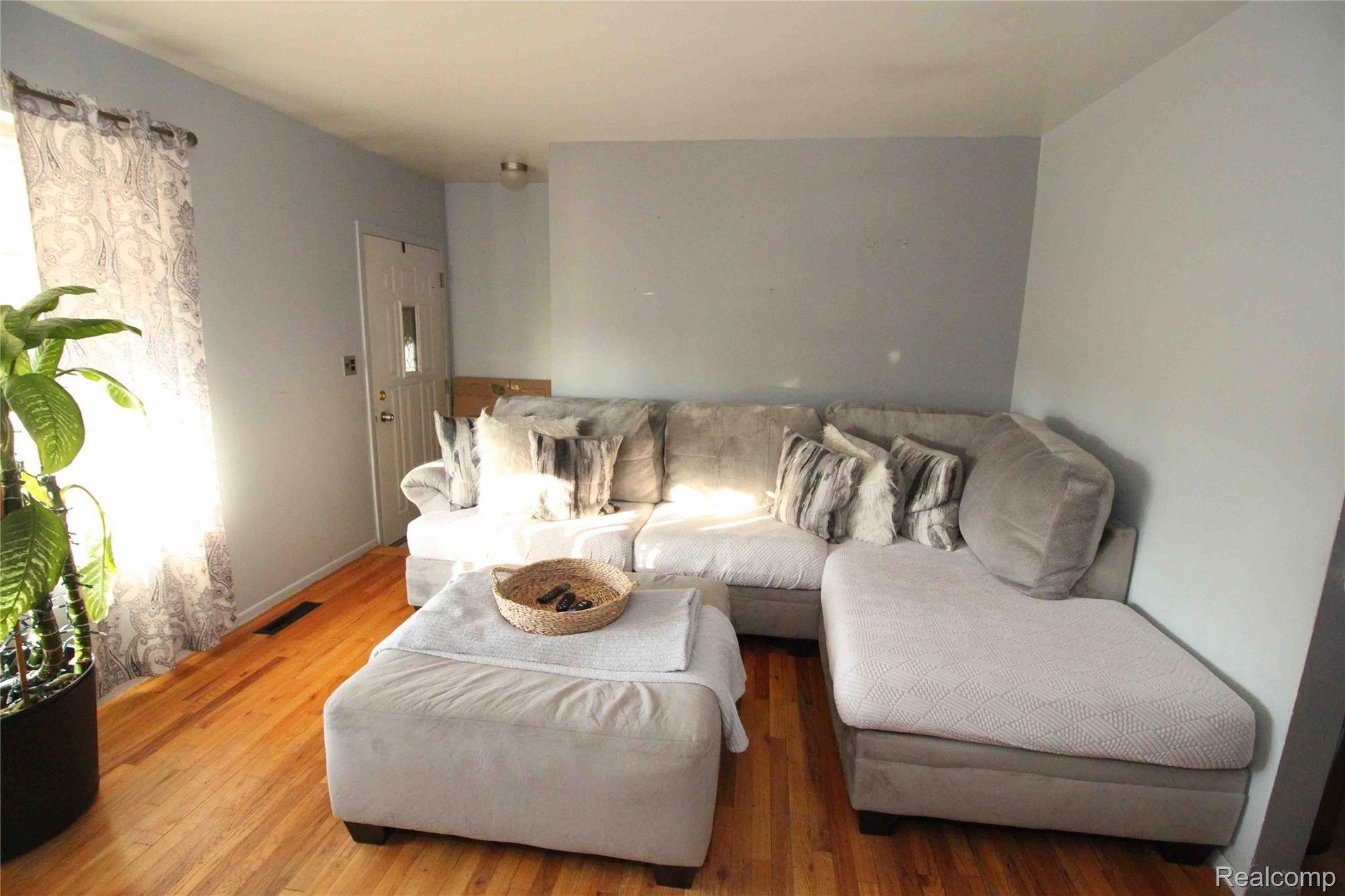 Roseville, MI 48066,27820 Larry ST