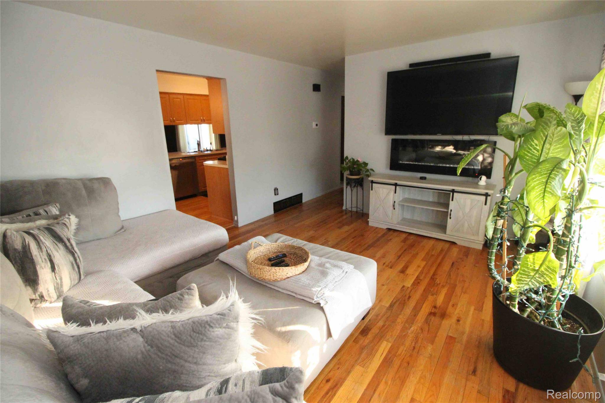 Roseville, MI 48066,27820 Larry ST