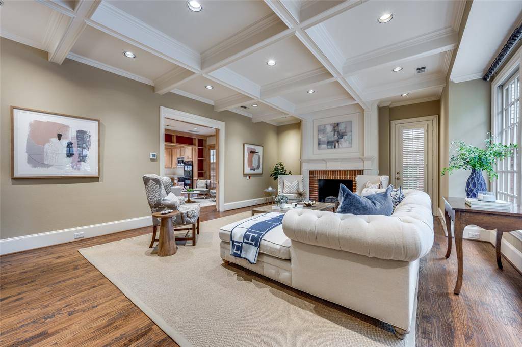 5804 Redwood Court, Dallas, TX 75209