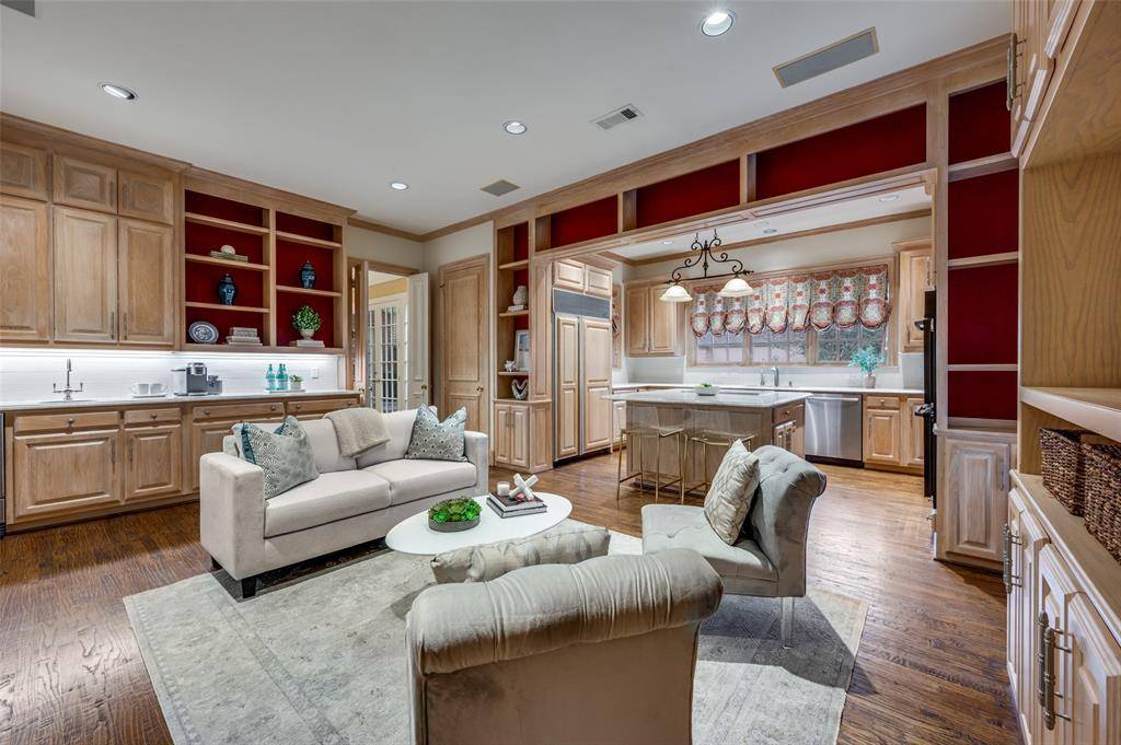 5804 Redwood Court, Dallas, TX 75209