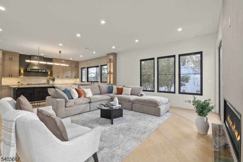 Millburn Twp., NJ 07078,2 E Hartshorn Dr