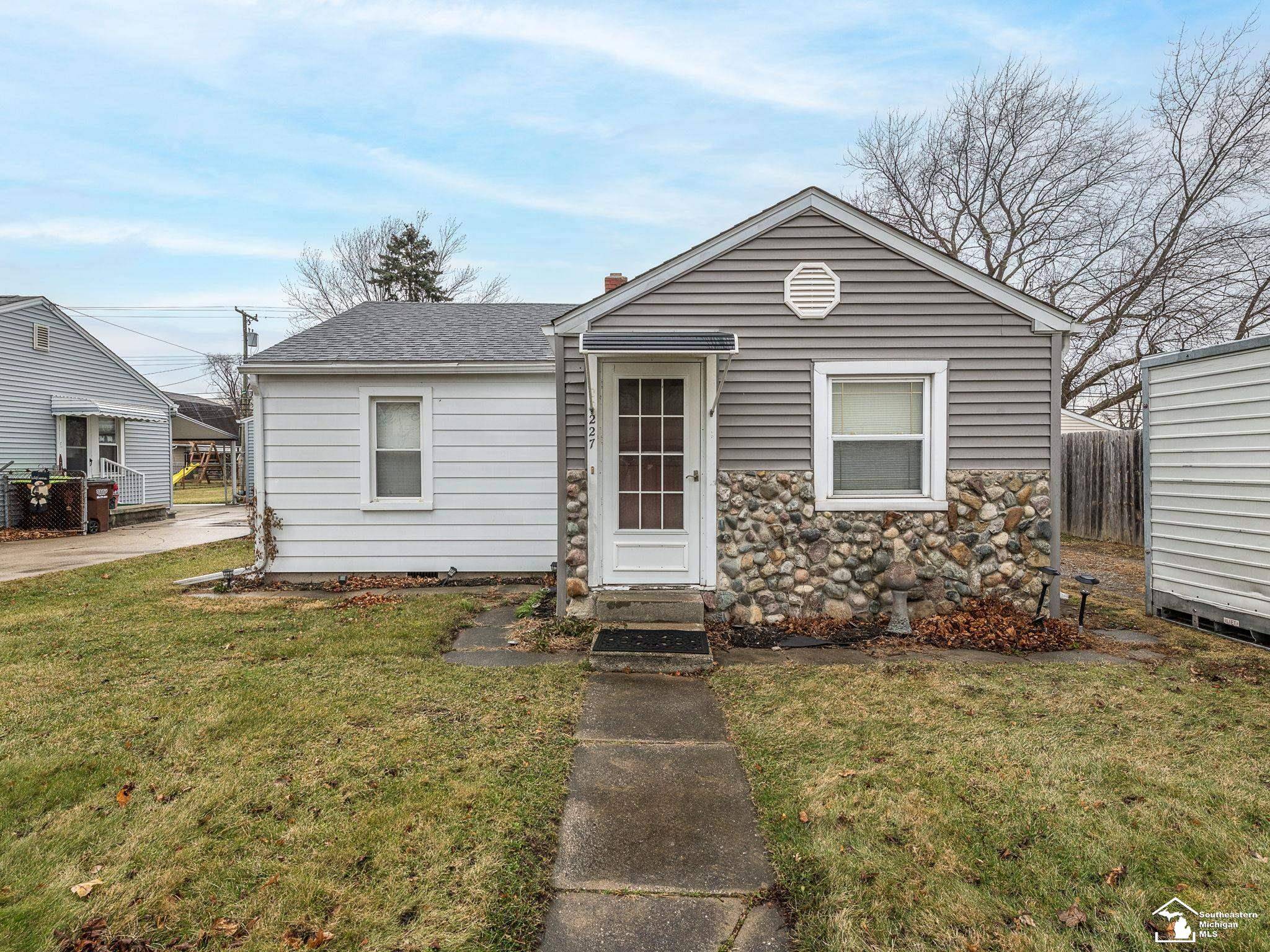 Monroe, MI 48162,227 Huber DR