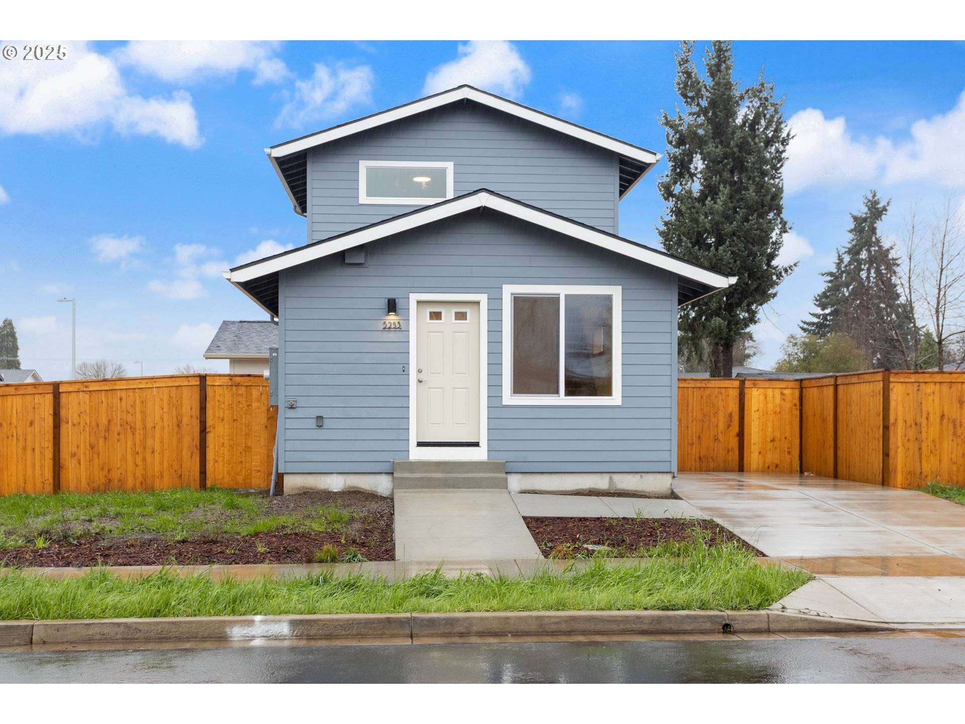 715 ST CHARLES ST, Eugene, OR 97402