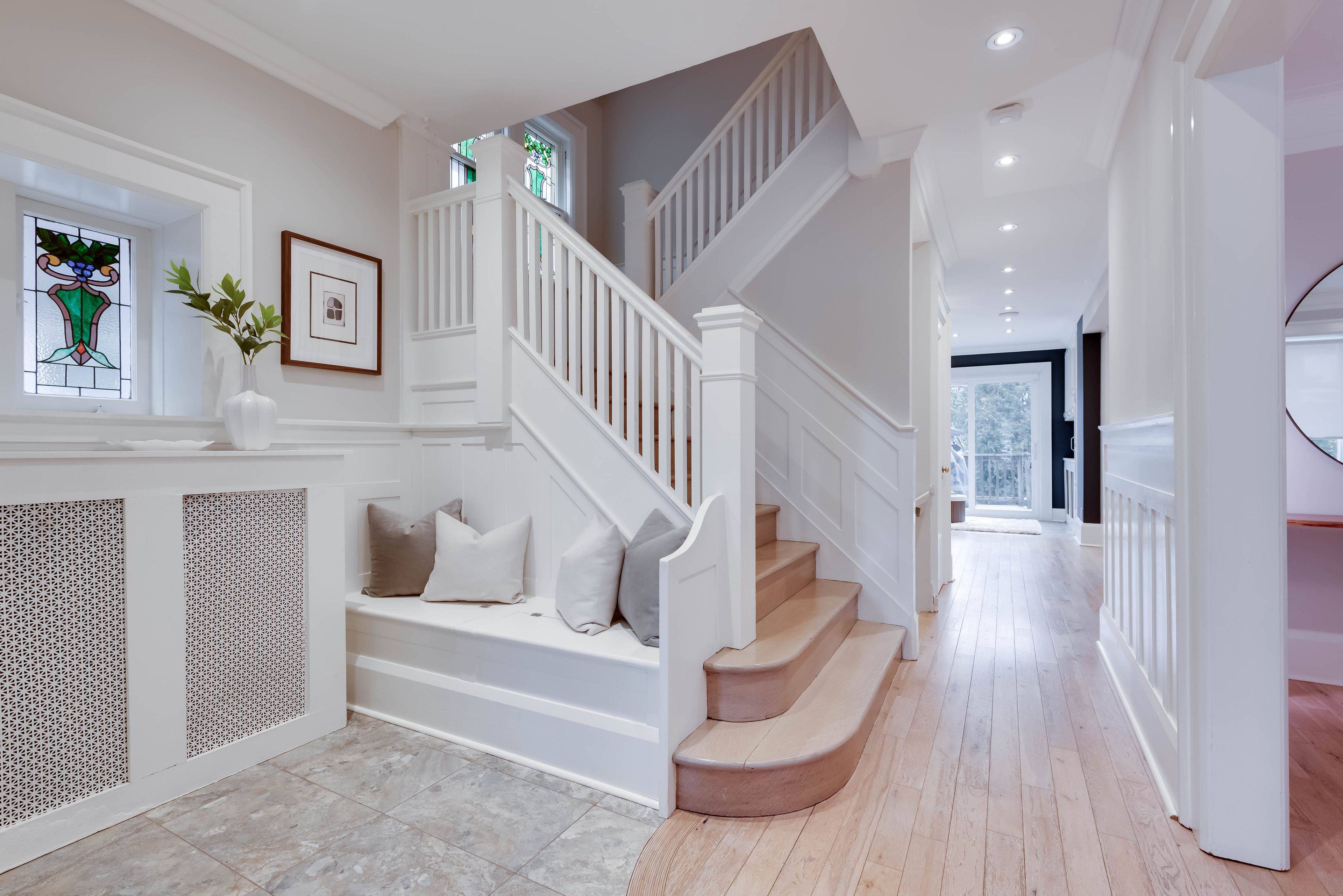 Toronto C02, ON M6H 3H3,91 Northcliffe BLVD