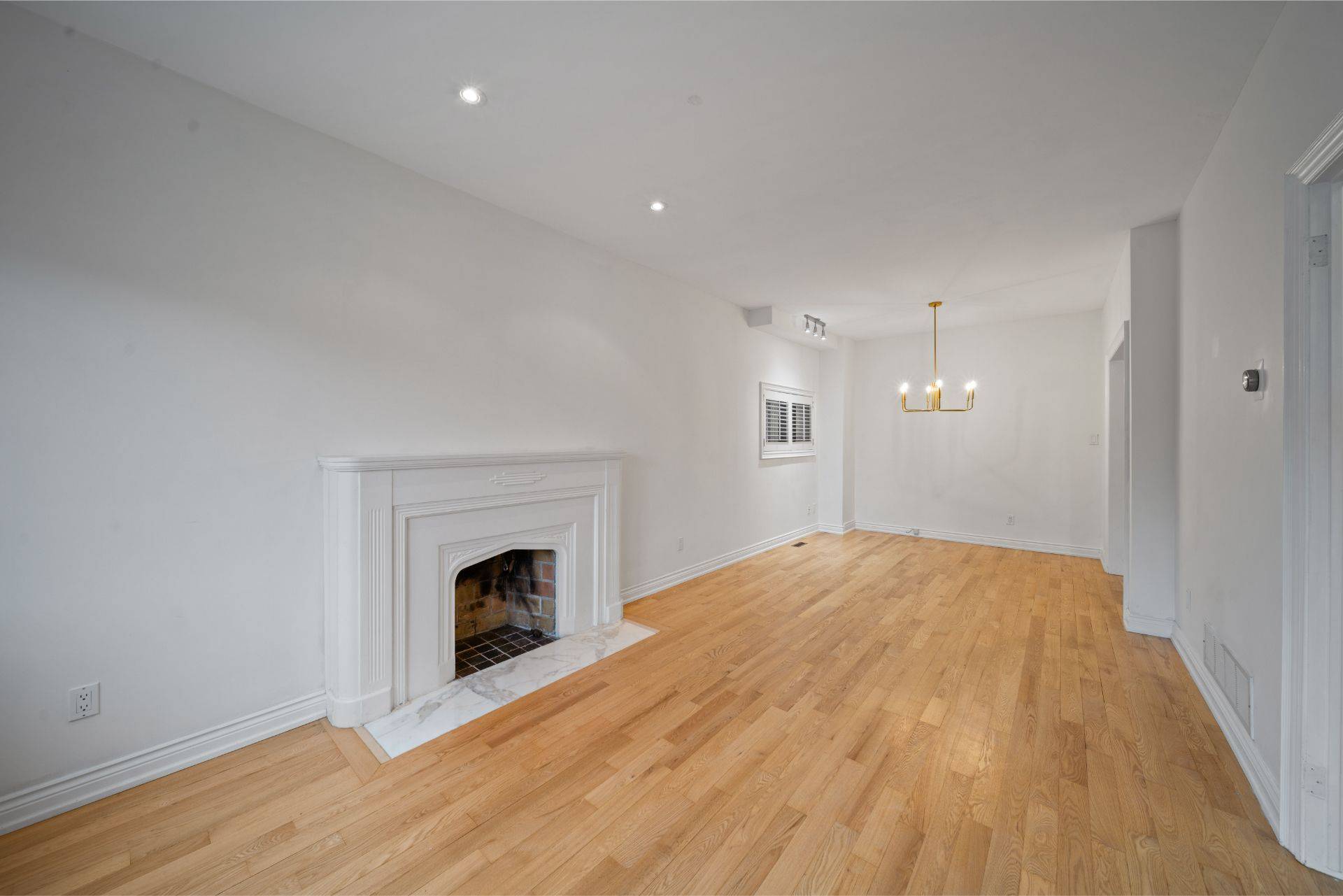 Toronto C11, ON M4G 3R2,1 Beaufield AVE